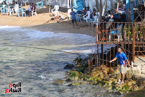 الاستمتاع بالصيد على شواطئ الإسكندرية