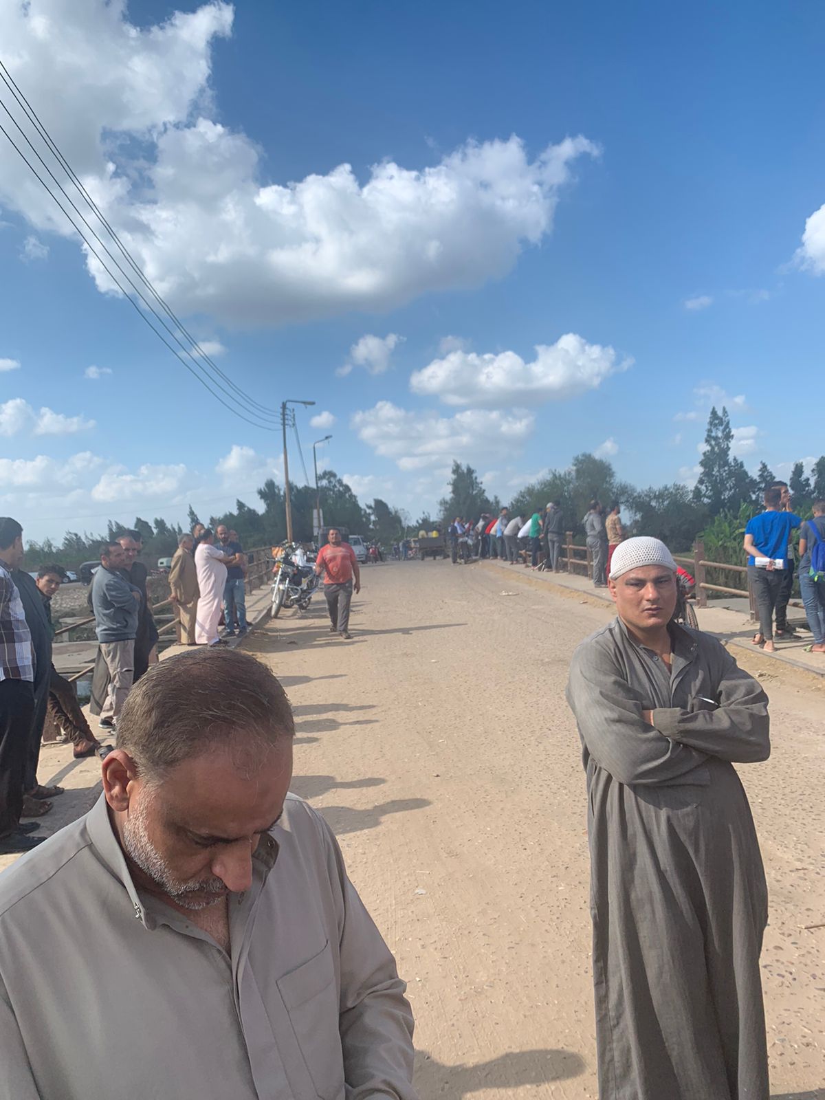 الأجهزة الأمنية تكثف البحث عن طفل غرق داخل مياة بحر شبين بالغربية  (2)
