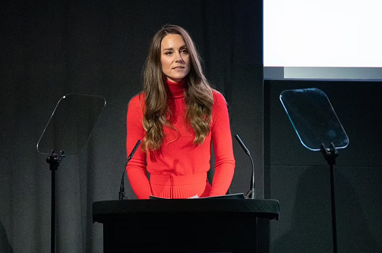 كيت خلال الفعالية