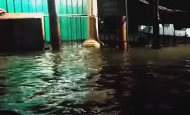 الفيضانات تغمر الشوارع