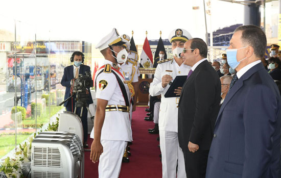 الرئيس السيسى يكرم أوائل كلية الشرطة دفعة 2021 خلال حفل تخرجهم