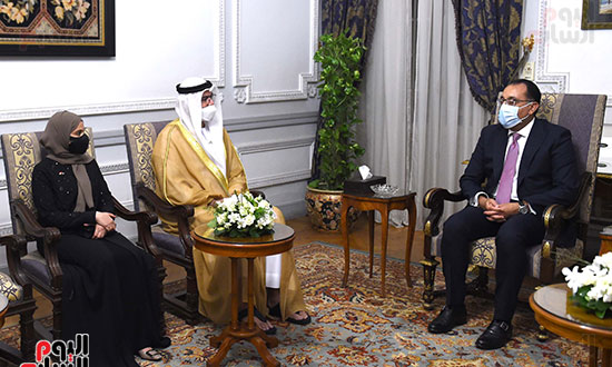 رئيس الوزراء يلتقى وزيرى شئون مجلس الوزراء والسعادة بدولة الإمارات العربية الشقيقة (2)
