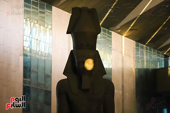 تعامد الشمس على وجه تمثال رمسيس الثاني بالمتحف المصري الكبير