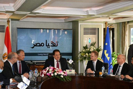 رجل-الأعمال-أبو-العينين-باجتماع-مجلس-الأعمال-المصري-الأوروبي-(9)