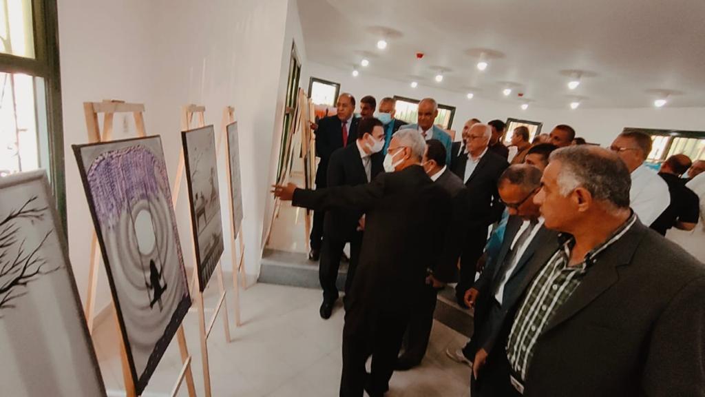 محافظ شمال سيناء يفتتح معرض الفن التشكيلى