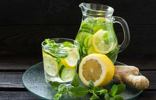 ماء الليمون والخيار للتخلص من السموم