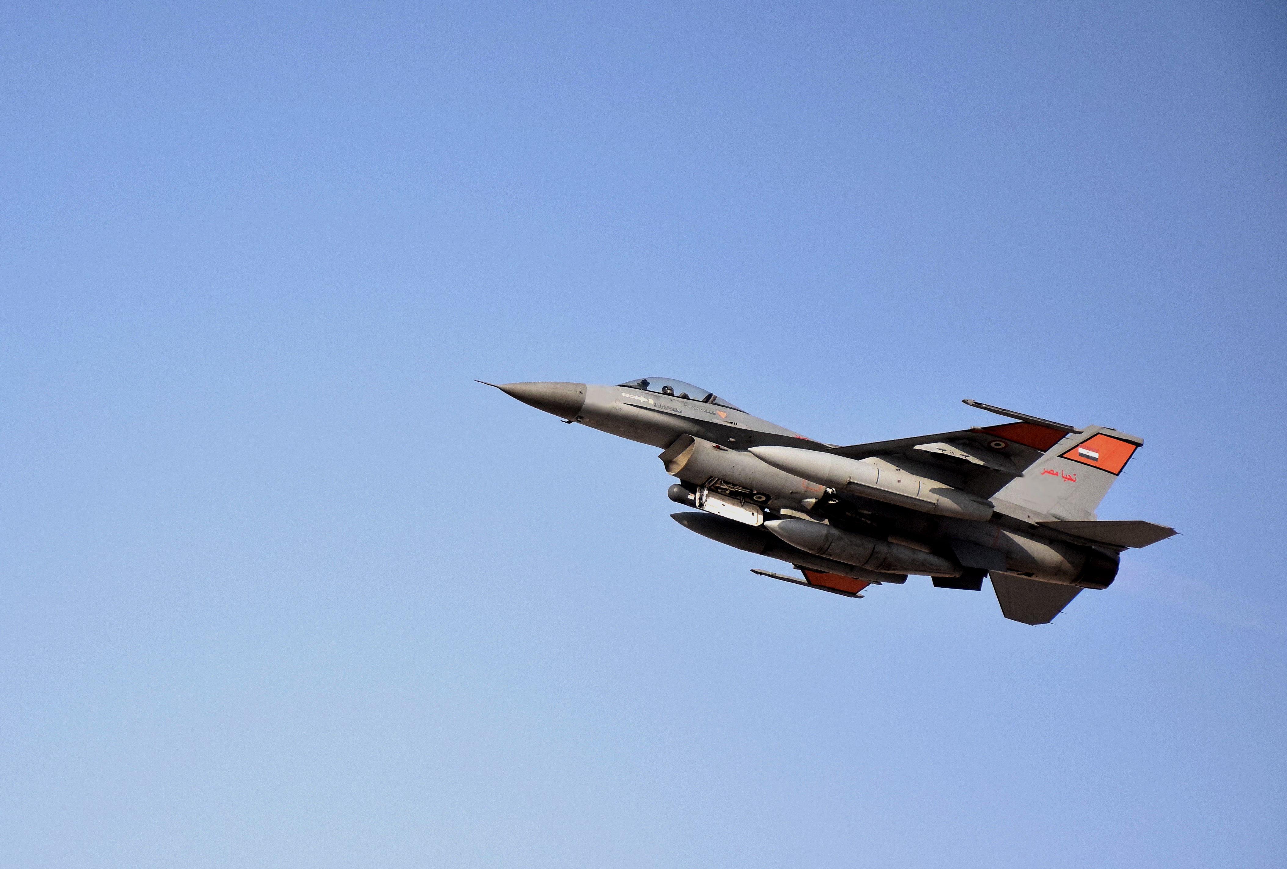 القوات الجوية المصرية واليونانية تنفذان تدريباً جوياً بإحدى القواعد اليونانية (2)