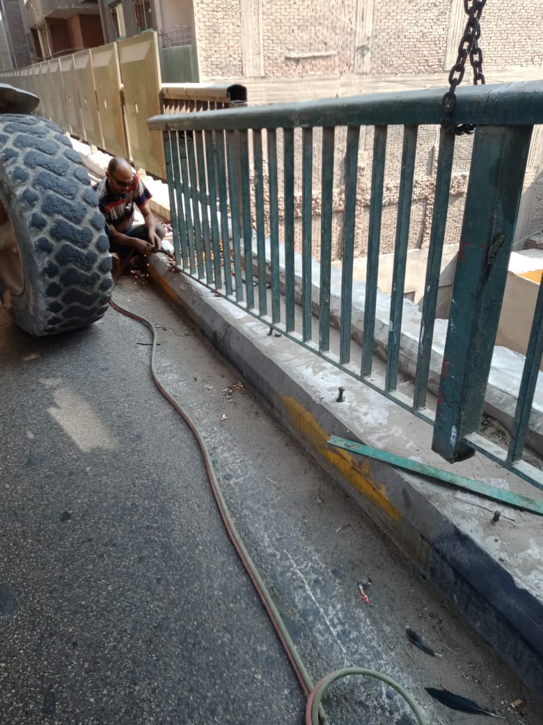 اعمال صيانة كوبرى الساحل ومحور صفط (8)