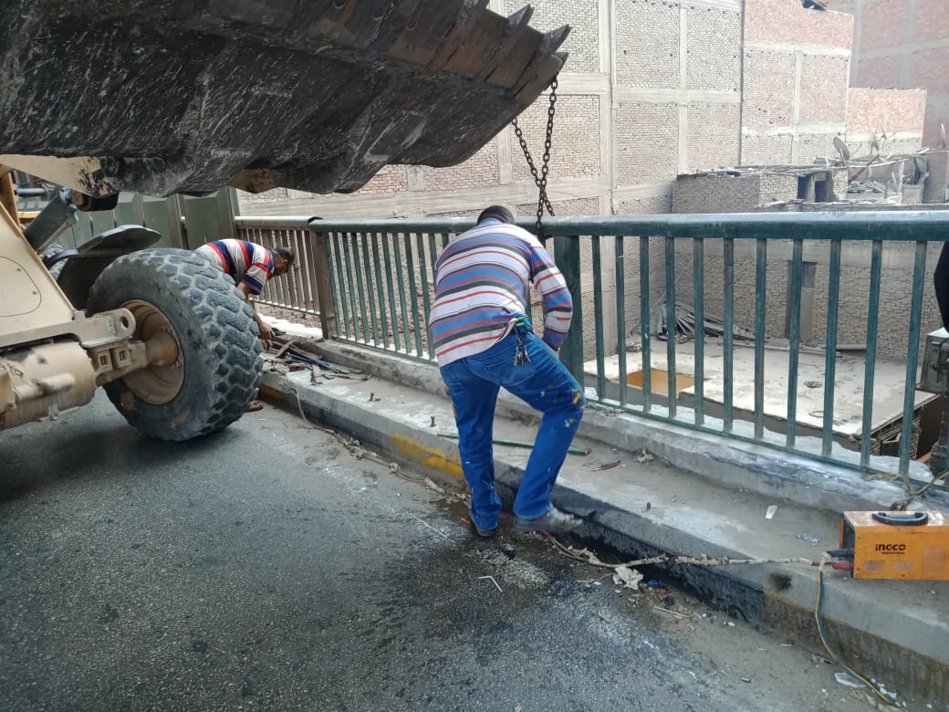 اعمال صيانة كوبرى الساحل ومحور صفط (1)