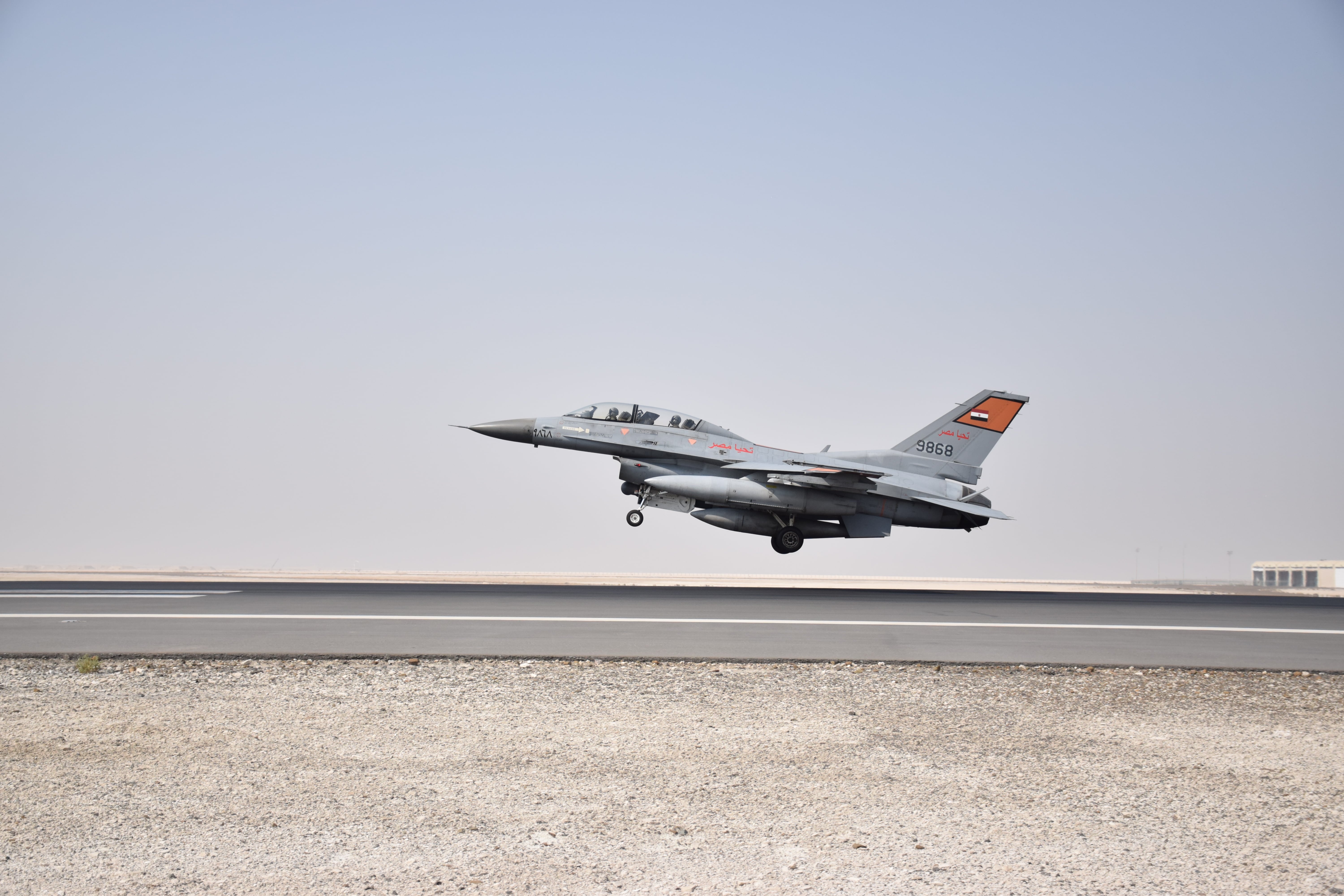 القوات الجوية المصرية واليونانية تنفذان تدريباً جوياً بإحدى القواعد اليونانية (4)
