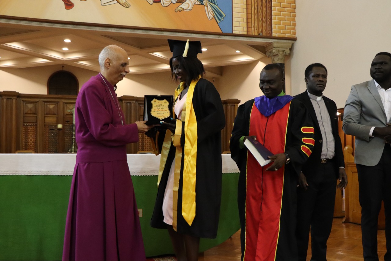 الكنيسة الأسقفية تحتفل بتخريج 26 طالبًا سودانيًا من الجامعات المصرية (1)
