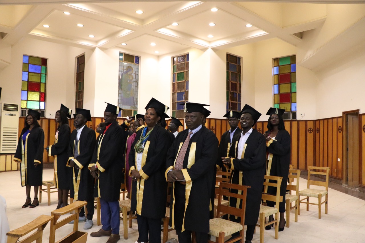 الكنيسة الأسقفية تحتفل بتخريج 26 طالبًا سودانيًا من الجامعات المصرية (3)