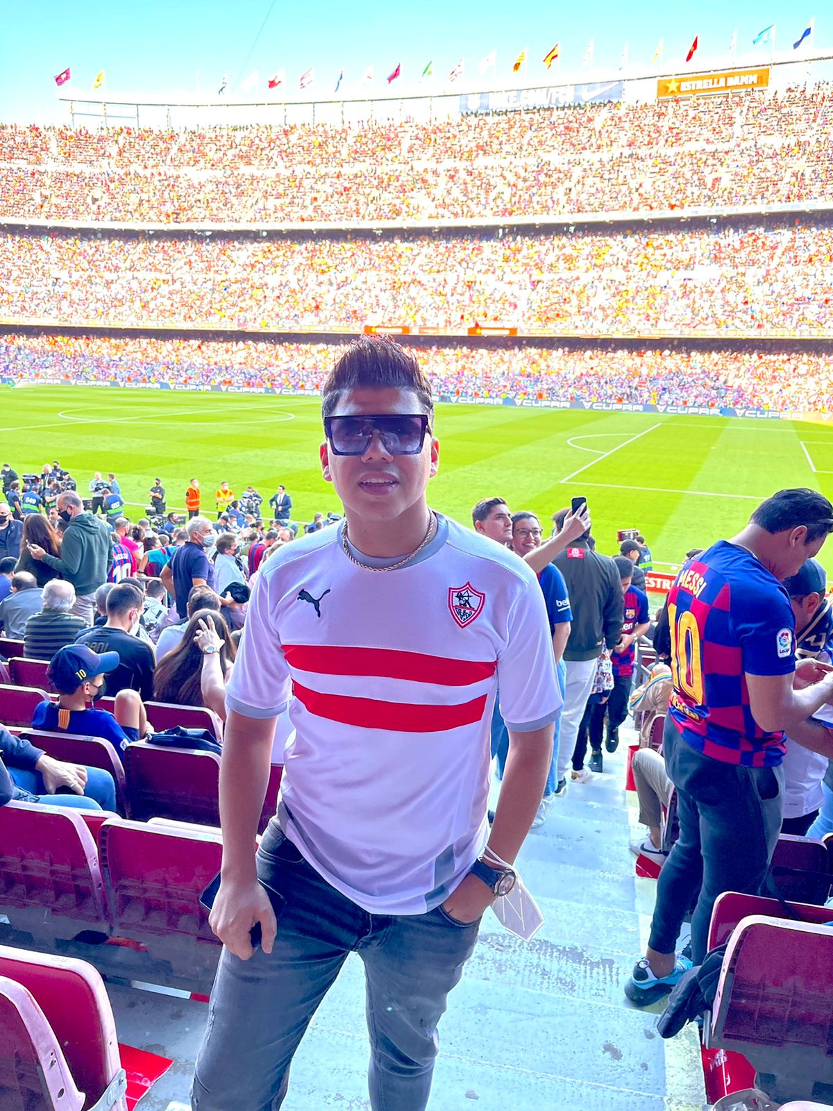عمر كمال يحضر مباراة برشلونة وريال مدريد