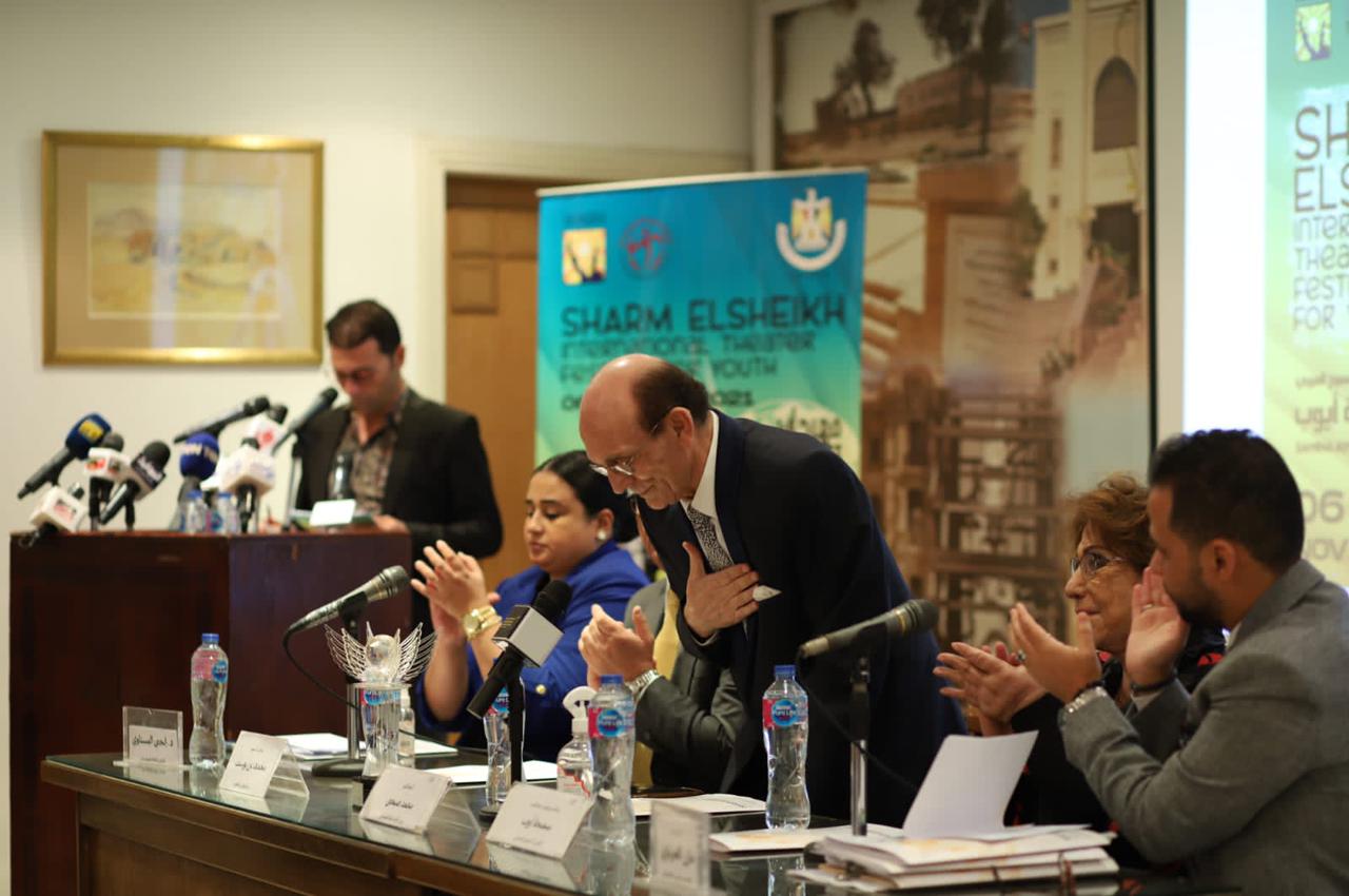 سميحة أيوب ومحمد صبحى بالمؤتمر الصحفي لمهرجان شرم الشيخ للمسرح الشبابي (3)