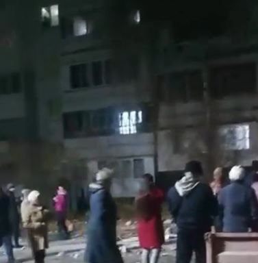 الأهالي في محيط الانفجار