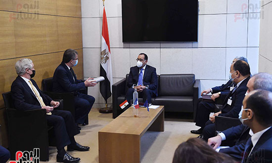 رئيس الوزراء يلتقى المدير العام لبنك كريدى أجريكول (2)