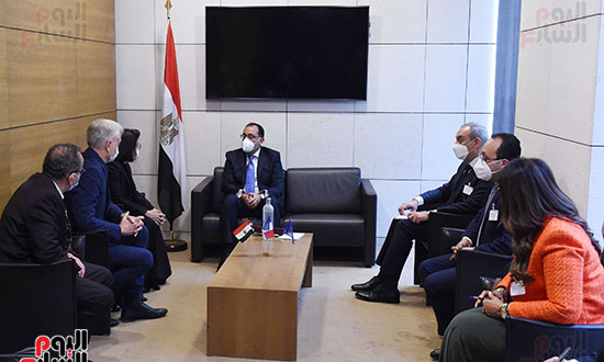 رئيس الوزراء يلتقى وفدا من مسئولى الجامعة الفرنسية (2)