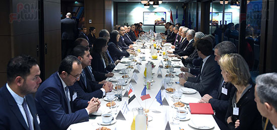 رئيس الوزراء يلتقى رؤساء وممثلى مجموعة من كبرى الشركات الفرنسية بمقر مجلس الأعمال الفرنسي (10)