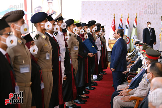 الرئيس السيسى يشهد حفل تخرج دفعة جديدة من طلبة الكليات العسكرية  (15)