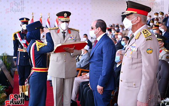 الرئيس السيسى يشهد حفل تخرج دفعة جديدة من طلبة الكليات العسكرية  (5)