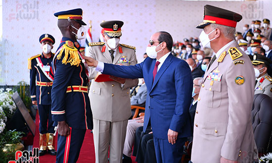 الرئيس السيسى يشهد حفل تخرج دفعة جديدة من طلبة الكليات العسكرية  (4)