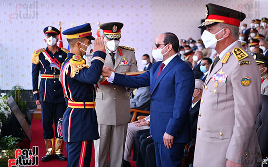 الرئيس السيسى يشهد حفل تخرج دفعة جديدة من طلبة الكليات العسكرية  (1)