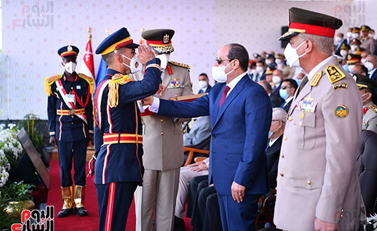 الرئيس السيسى يشهد حفل تخرج دفعة جديدة من طلبة الكليات العسكرية  (3)