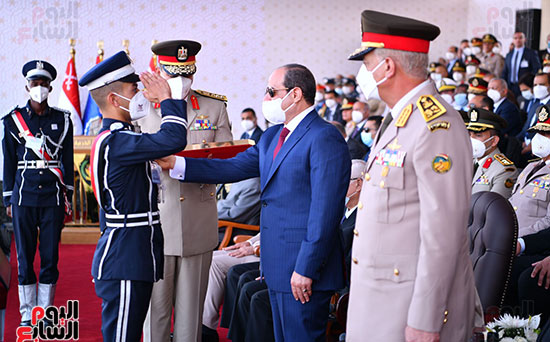 الرئيس السيسى يشهد حفل تخرج دفعة جديدة من طلبة الكليات العسكرية  (9)