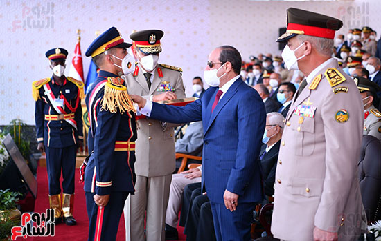 الرئيس السيسى يشهد حفل تخرج دفعة جديدة من طلبة الكليات العسكرية  (8)