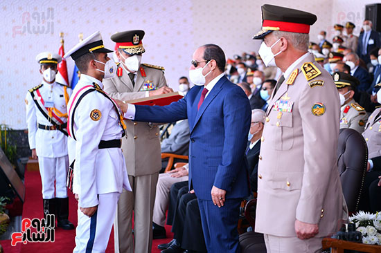 الرئيس السيسى يشهد حفل تخرج دفعة جديدة من طلبة الكليات العسكرية  (7)