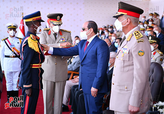 الرئيس السيسى يشهد حفل تخرج دفعة جديدة من طلبة الكليات العسكرية  (6)