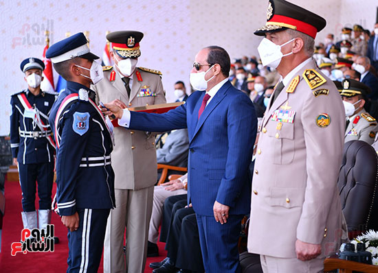 الرئيس السيسى يشهد حفل تخرج دفعة جديدة من طلبة الكليات العسكرية  (10)