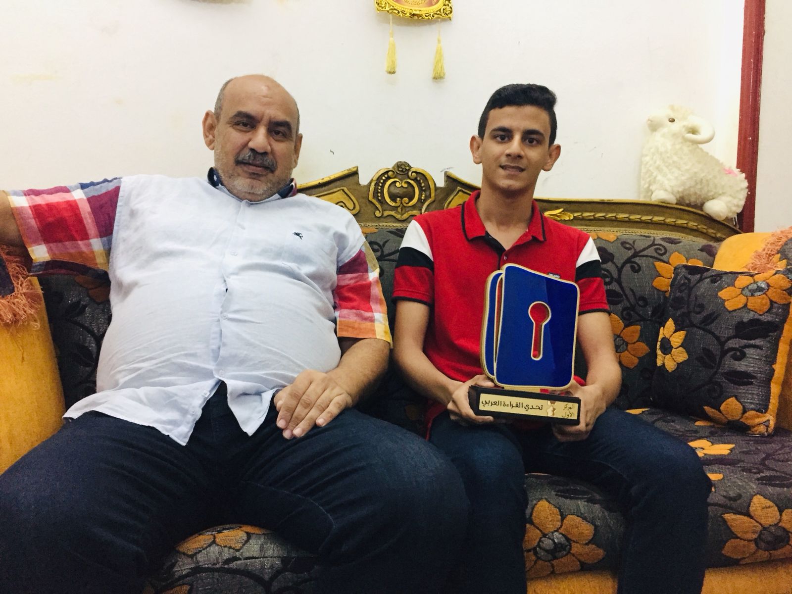 الطالب عبد الرحمن منصور ووالده (3)