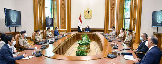 الرئيس السيسى يتابع موقف مشروعات الهيئة الهندسية (4)