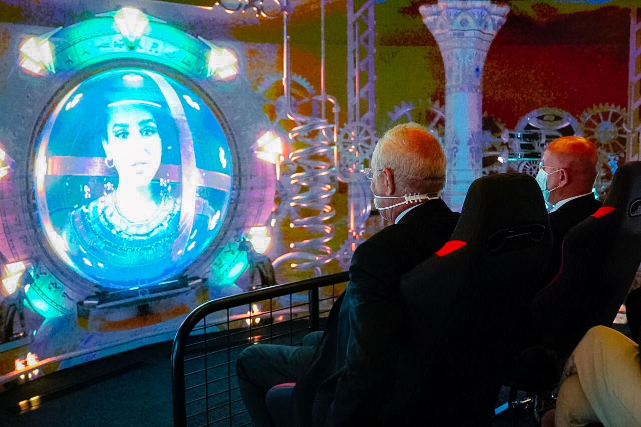 المهندس يحيى زكى بالجناح المصرى