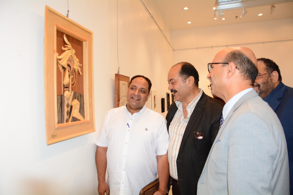 نائب رئيس جامعة أسيوط يفتتح معرض فنانى أسيوط بقصر الثقافة