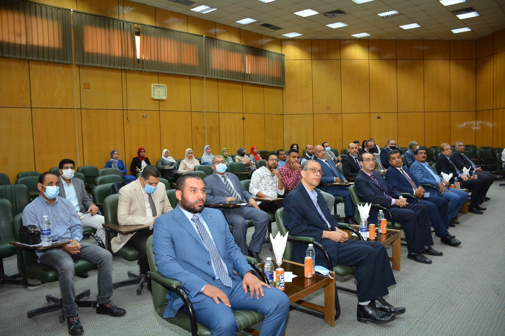جامعة أسيوط تتصدر الجامعات المصرية بحصولها علي أول شهادة لميكنة التحصيل (2)