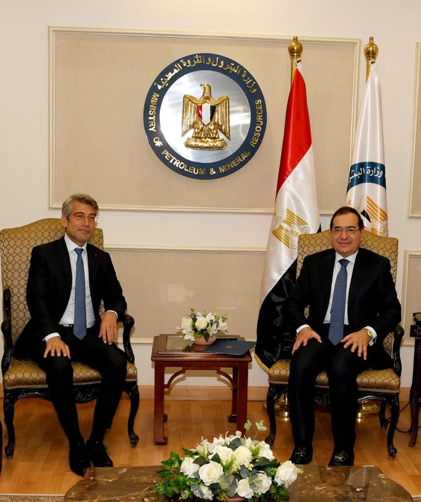 وزير البترول والثروة المعدنية خلال لقائه مع وزير الطاقة والمياه اللبنانى