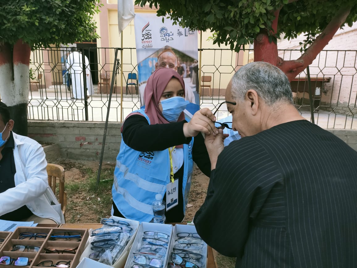 مبادرة مكافحة ضعف البصر تواصل بقرية الموانسة بالشرقية