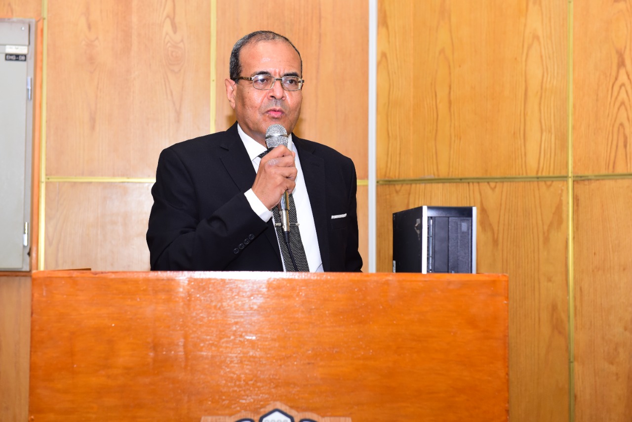 رئيس جامعة سوهاج الدكتور مصطفى عبدالخالق
