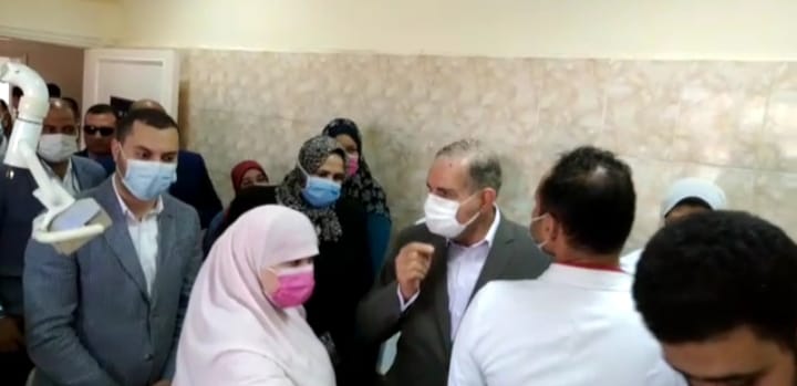 محافظ كفر الشيخ يتابع الوحدة الصحية ويتفقدها