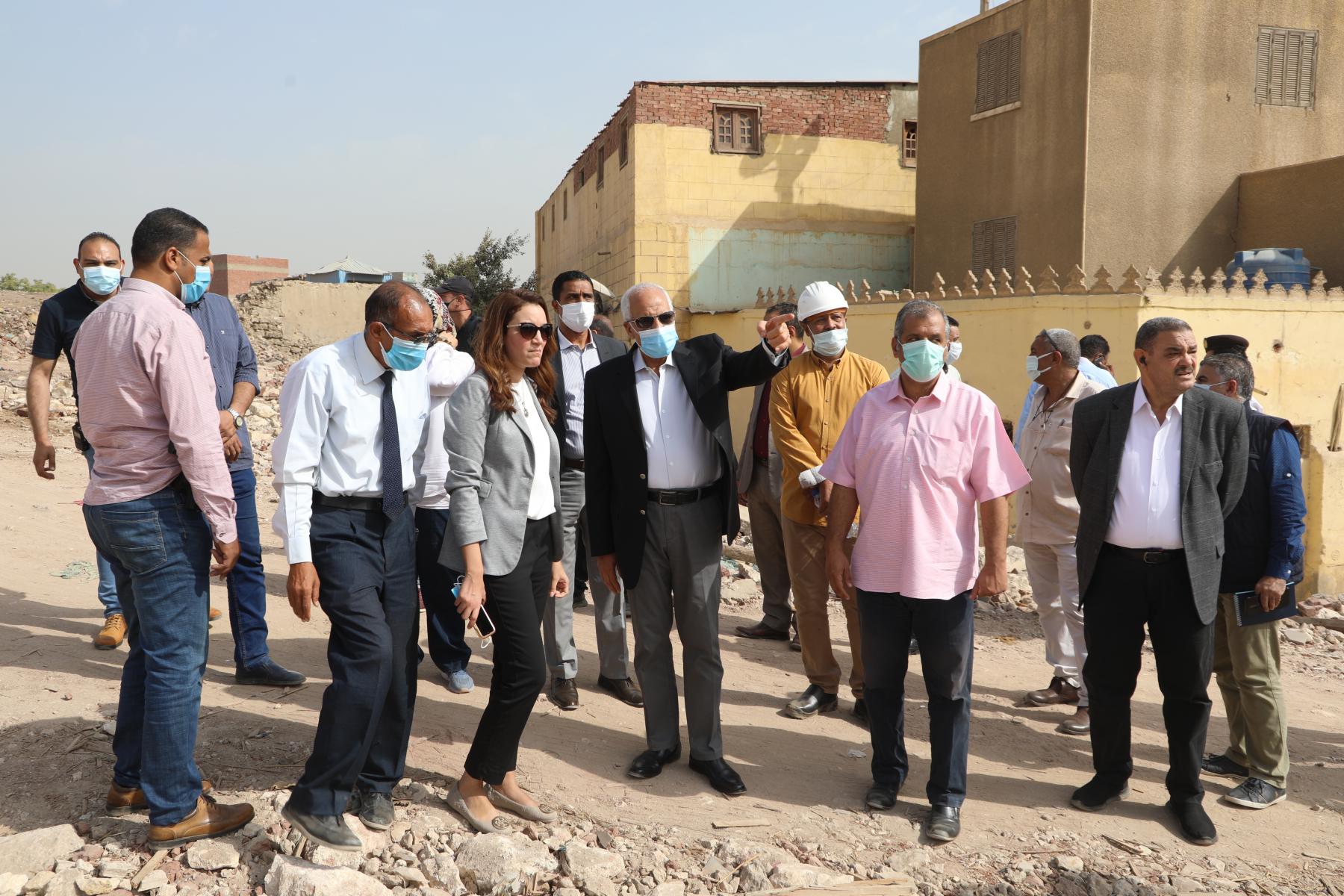 محافظ الجيزة يتفقد أعمال تطوير منطقة سن العجوز (3)