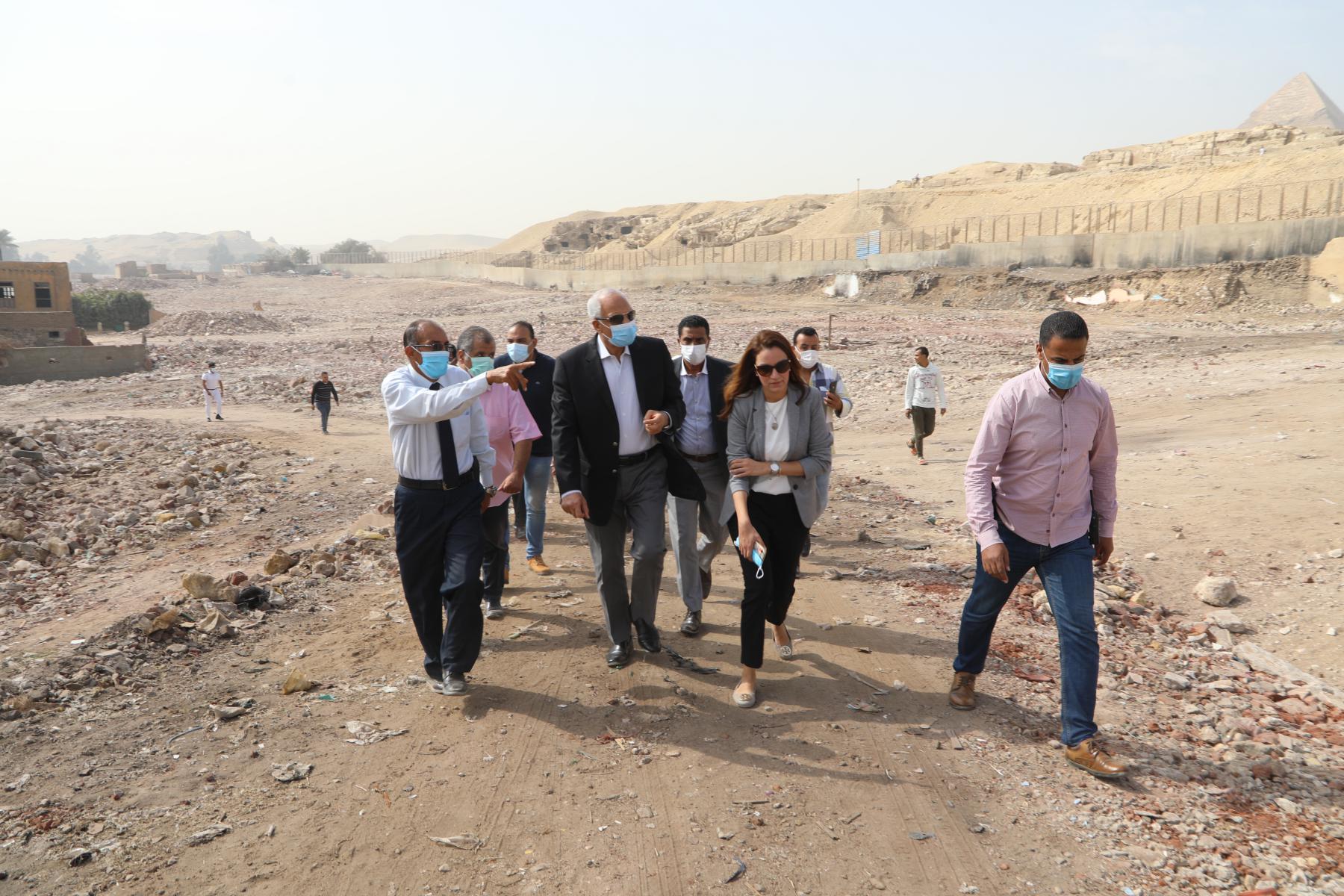 محافظ الجيزة يتفقد أعمال تطوير منطقة سن العجوز (4)