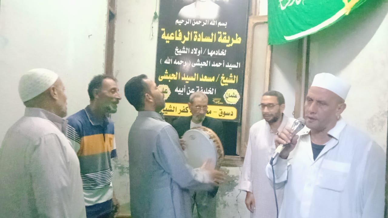 حلقات ذكر وحضره احتفالا بمولد العارف بالله الدسوقي