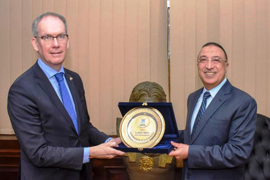 محافظ الإسكندرية يستقبل سفير السويد بالقاهرة  (2)