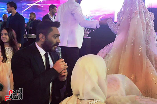 تامر حسنى يُحيى حفل زفاف ابن شقيق حميد الشاعرى (2)