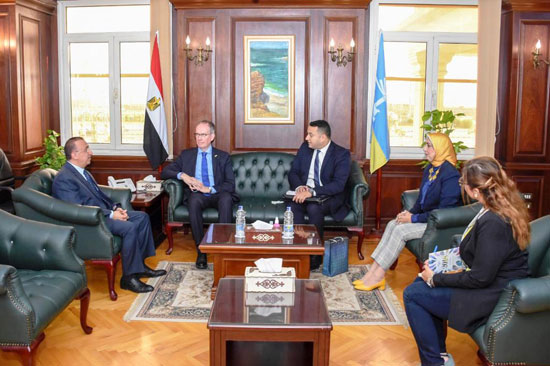 محافظ الإسكندرية يستقبل سفير السويد بالقاهرة  (3)