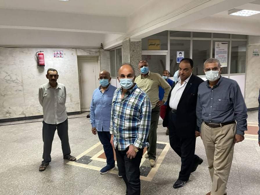 الدكتور عثمان شعلان رئيس الجامعة يتفقد المستشفى