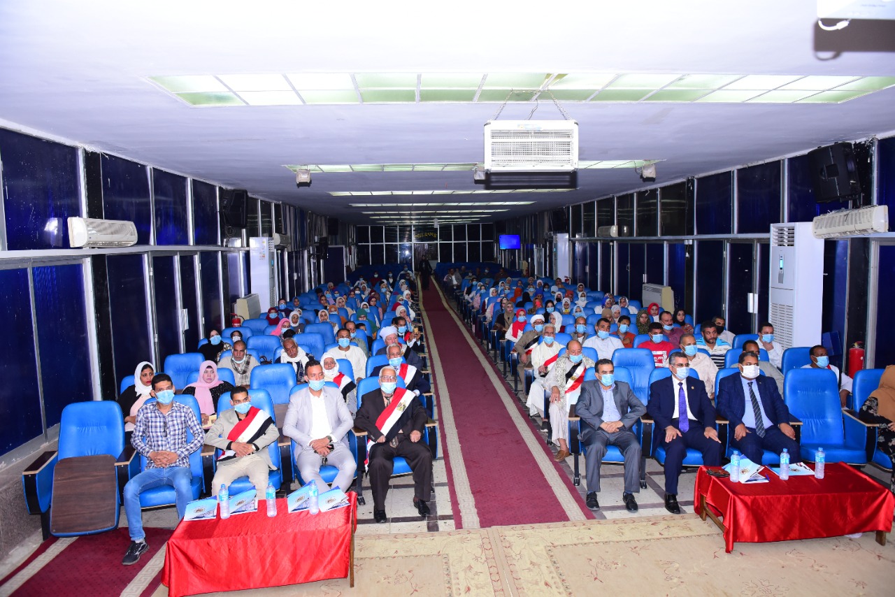 جانب من الحضور بجامعة سوهاج جانب من الحضور بجامعة سوهاج
