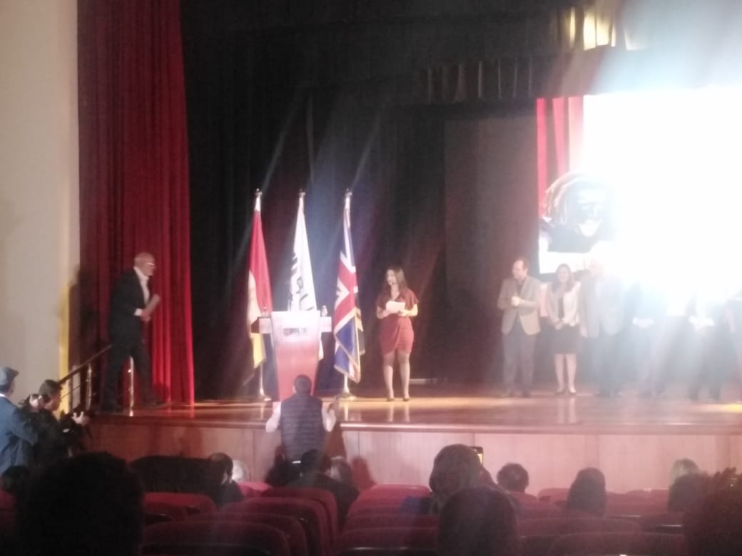 تكريم جمال سليمان في ختام ملتقي القاهرة الدولي للمسرح الجامعي (6)